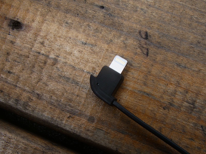 内置四线 方便随行 iWALK魔蝎8000X移动电源 体验