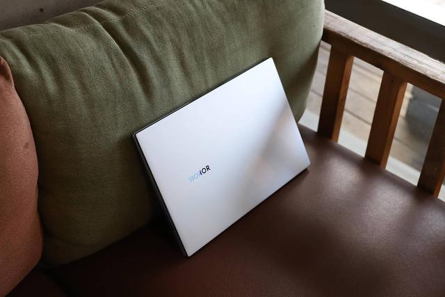 荣耀MagicBook 14体验：再升级！更薄、更强、更长