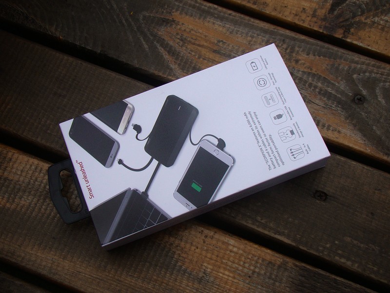 内置四线 方便随行 iWALK魔蝎8000X移动电源 体验