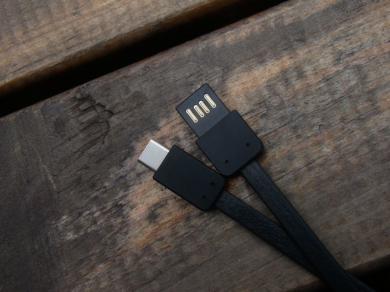 内置四线 方便随行 iWALK魔蝎8000X移动电源 体验