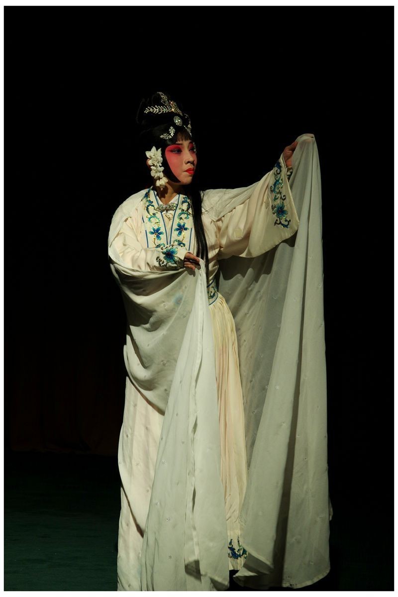 白塔影集中国版的人鬼情未了李慧娘