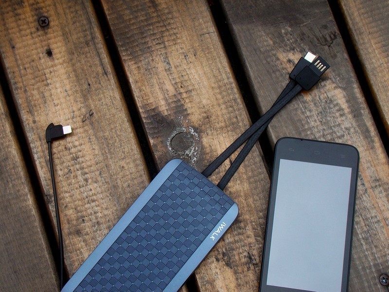 内置四线 方便随行 iWALK魔蝎8000X移动电源 体验