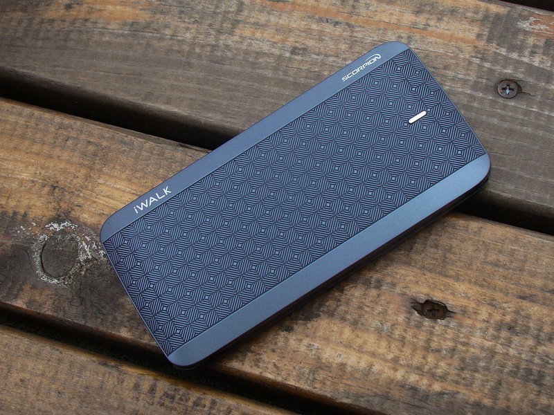 内置四线 方便随行 iWALK魔蝎8000X移动电源 体验