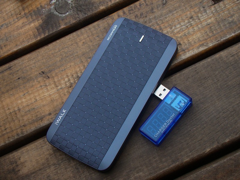 内置四线 方便随行 iWALK魔蝎8000X移动电源 体验