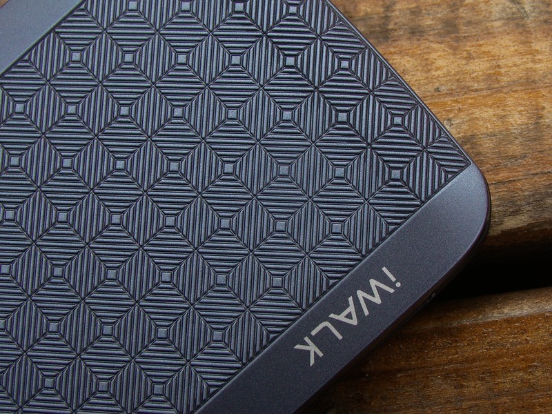 内置四线 方便随行 iWALK魔蝎8000X移动电源 体验