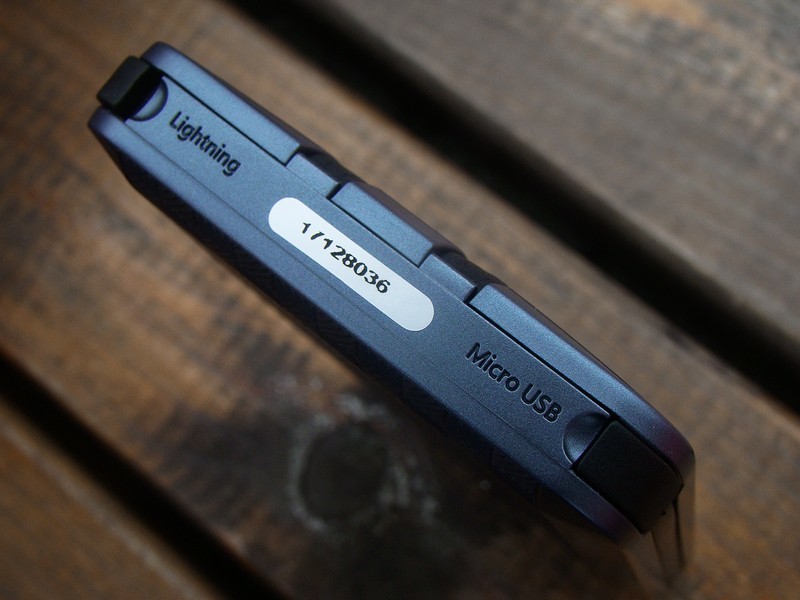 内置四线 方便随行 iWALK魔蝎8000X移动电源 体验