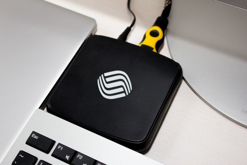 买一体机送显示器！？聊聊带HDMI IN的联想AIO520三边窄一体机正确打开方式