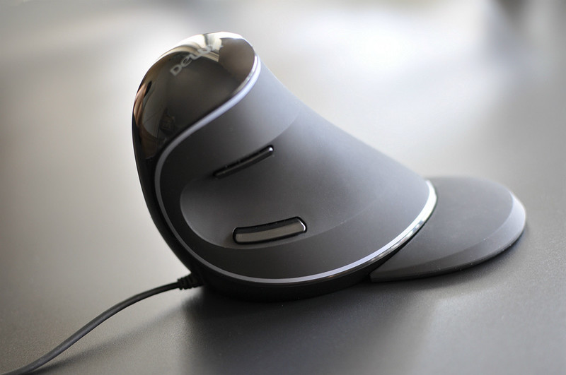 鼠标这玩意离开仿生学就完蛋这款却把仿生学玩了个透