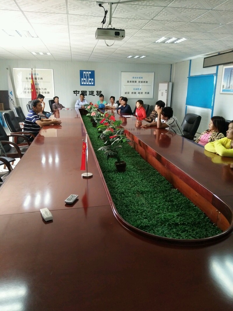 开会用拍照都不用照相机了经理说下次开会就用我的手机来照了