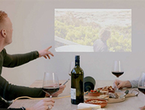 #每日话题# 黑科技！神奇灯泡秒变投影仪