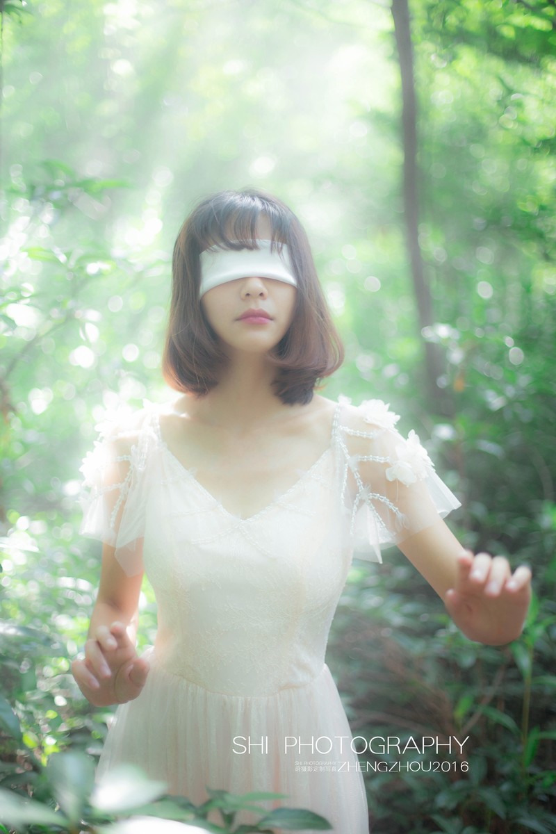 盲女郑州森林公园