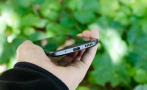 HTC 10测评：外观设计优雅，坚硬