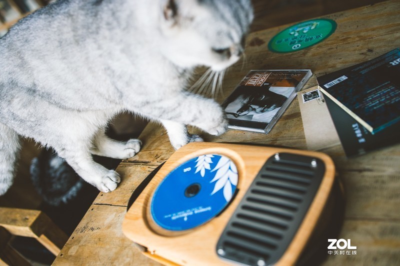 这是一台召唤情怀的时光机，体验巫之单曲人生CD播放机