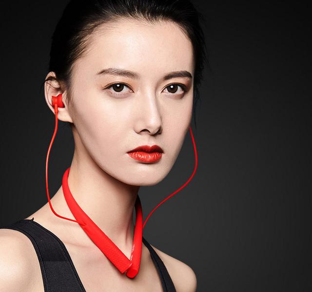 性价比让小米汗颜，itoos颈圈式蓝牙耳机评测