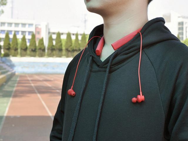 性价比让小米汗颜，itoos颈圈式蓝牙耳机评测