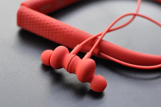 性价比让小米汗颜，itoos颈圈式蓝牙耳机评测