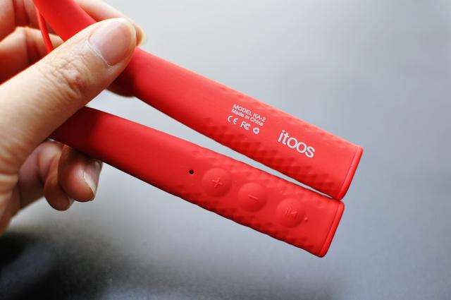 性价比让小米汗颜，itoos颈圈式蓝牙耳机评测