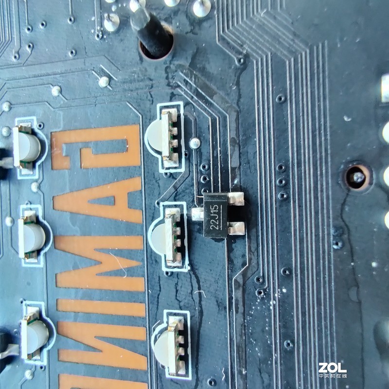 关于电竞版是否可以改成刀锋版的RGB led灯效