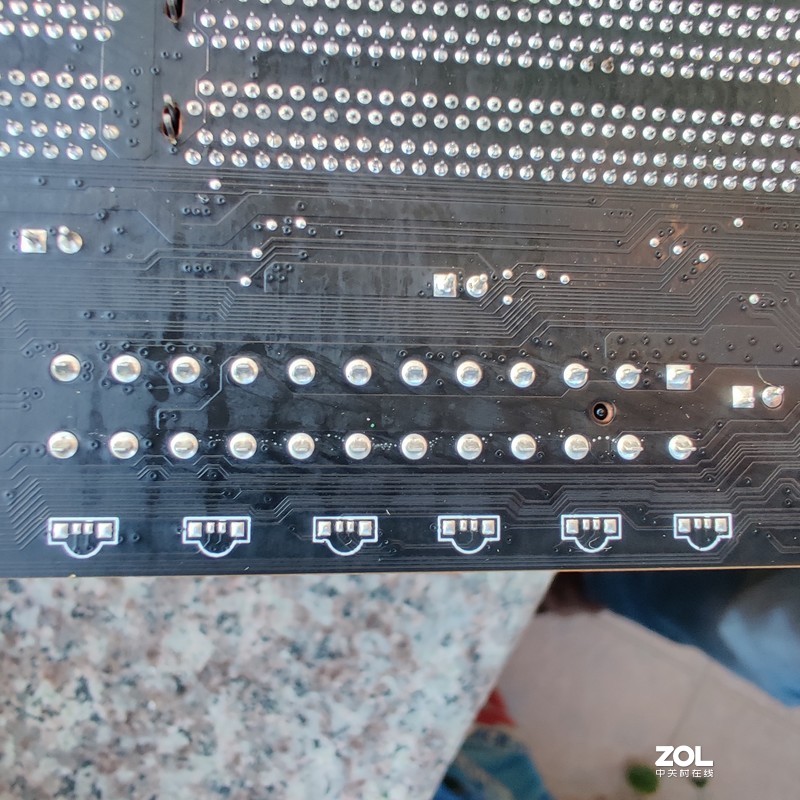 关于电竞版是否可以改成刀锋版的RGB led灯效