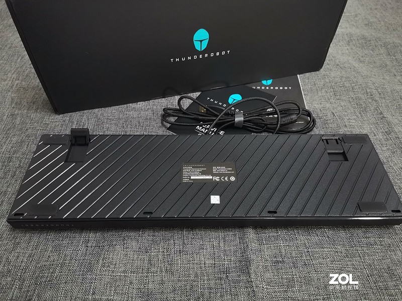 主打吃鸡体验的机械键盘 -雷神K30 使用体验