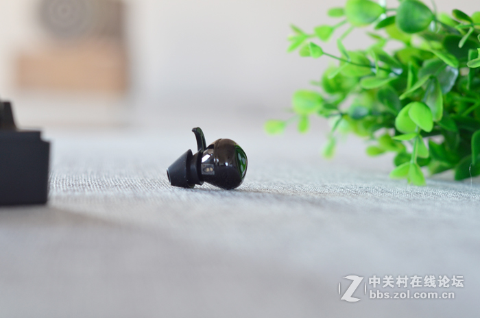 双耳真无线D900 Mini与它的“前辈”D900S究竟有什么不同？