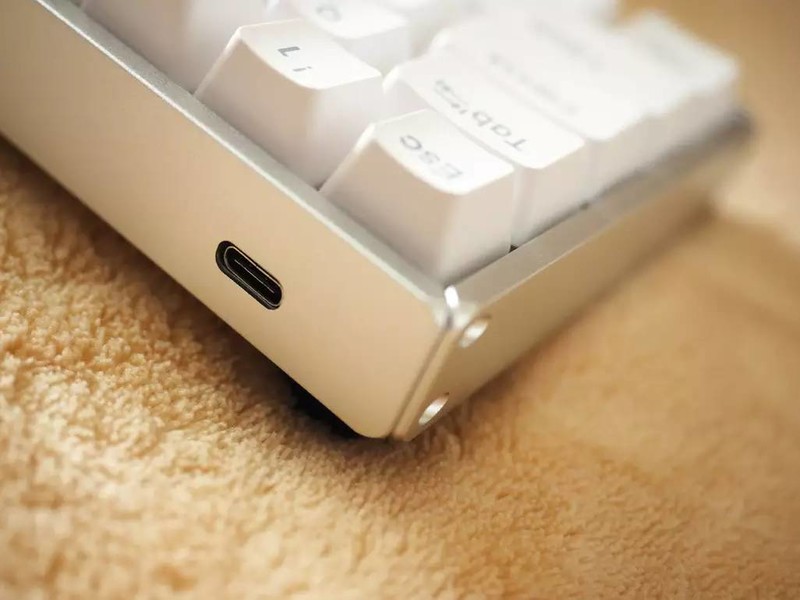 萌属性翻倍，IQUNIX F60 机械键盘配ZOMO仿生猫爪金属键帽