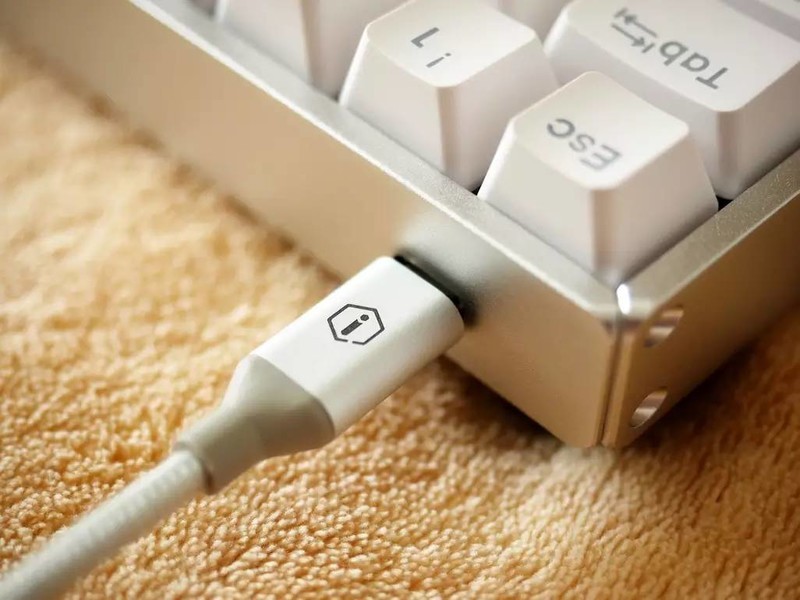 萌属性翻倍，IQUNIX F60 机械键盘配ZOMO仿生猫爪金属键帽