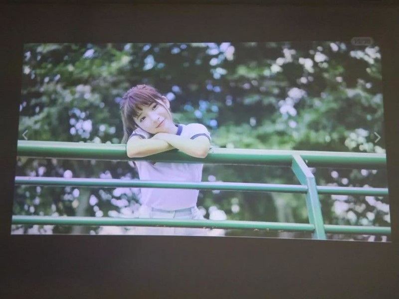 白墙与幕布投放画面测试：有什么区别？哪种效果好？