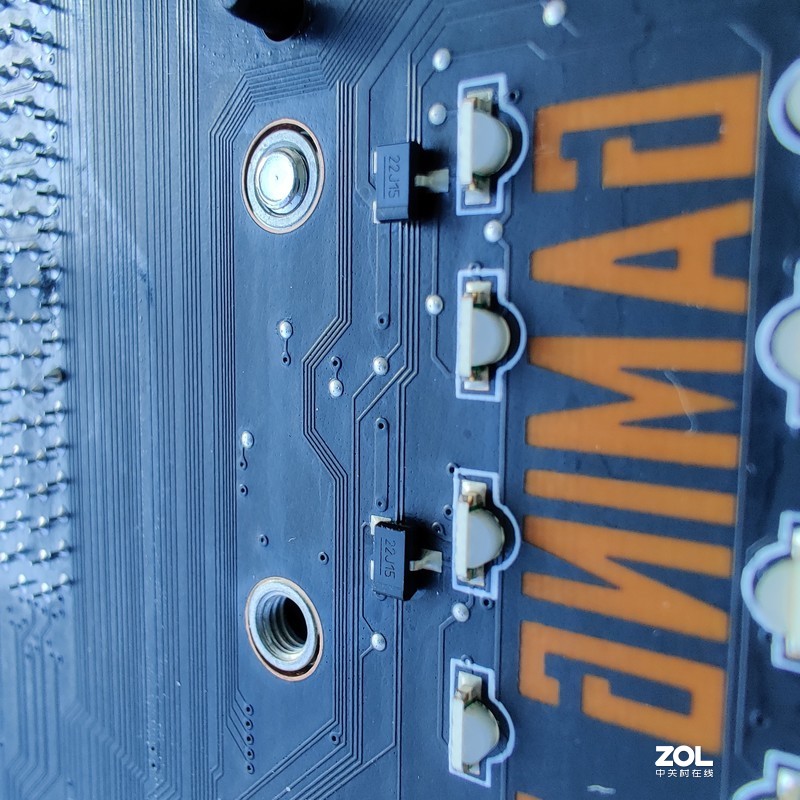 关于电竞版是否可以改成刀锋版的RGB led灯效