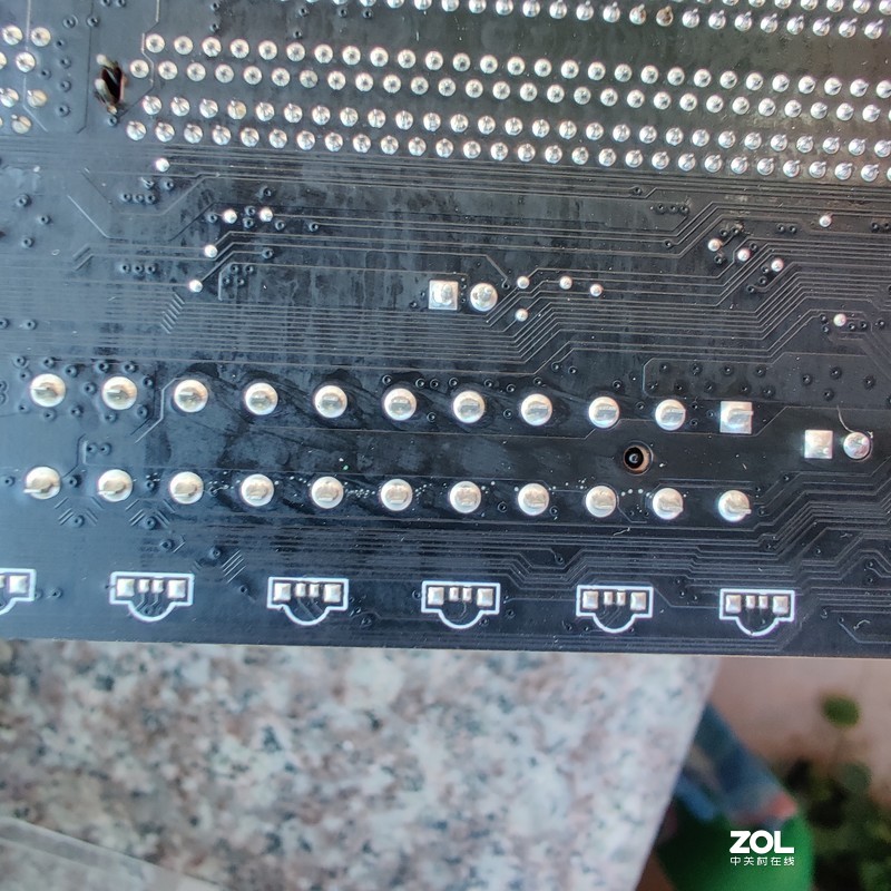 关于电竞版是否可以改成刀锋版的RGB led灯效