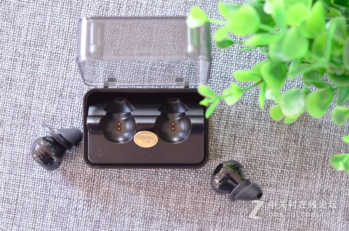 双耳真无线D900 Mini与它的“前辈”D900S究竟有什么不同？