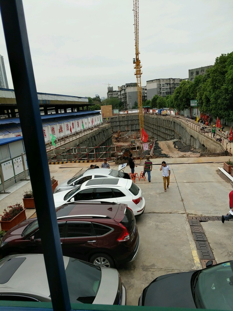 [七月我最萌]-在建筑行业，坚持不是英雄，逃跑也不是懦夫。