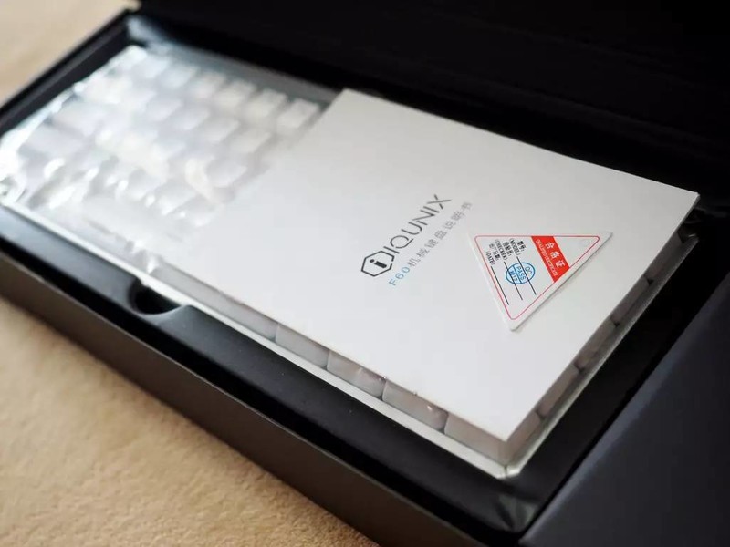 萌属性翻倍，IQUNIX F60 机械键盘配ZOMO仿生猫爪金属键帽