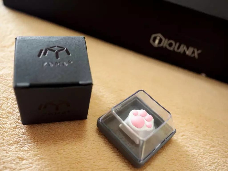 萌属性翻倍，IQUNIX F60 机械键盘配ZOMO仿生猫爪金属键帽