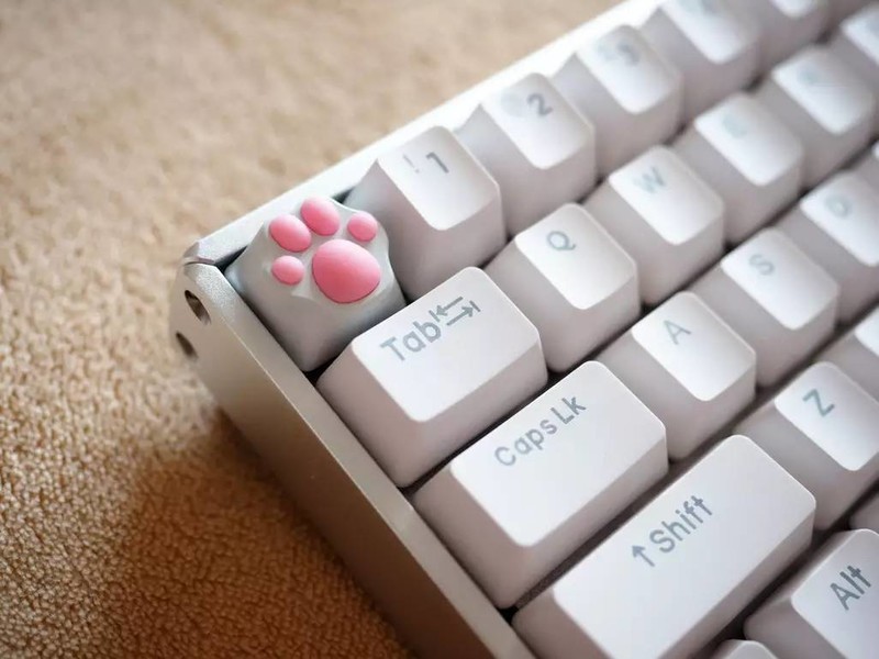 萌属性翻倍，IQUNIX F60 机械键盘配ZOMO仿生猫爪金属键帽