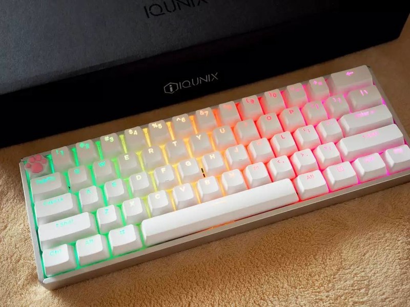 萌属性翻倍，IQUNIX F60 机械键盘配ZOMO仿生猫爪金属键帽