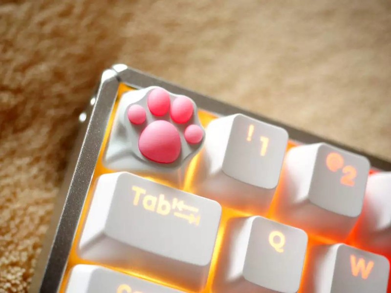 萌属性翻倍，IQUNIX F60 机械键盘配ZOMO仿生猫爪金属键帽