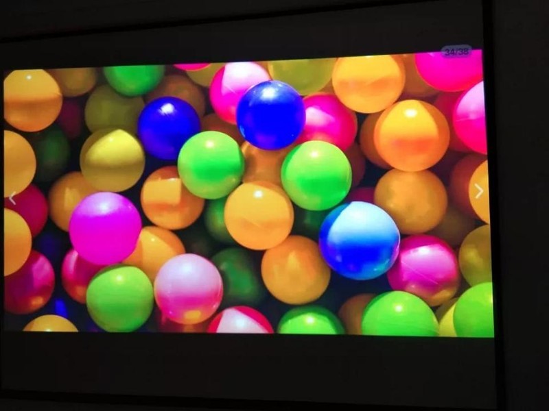 白墙与幕布投放画面测试：有什么区别？哪种效果好？