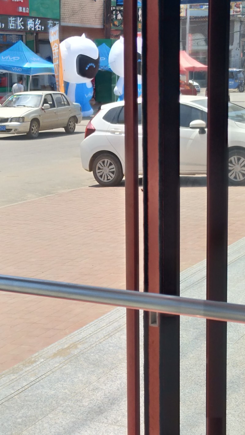 哈哈工作地方的斜对面手机店，，今天看见的，以前没有