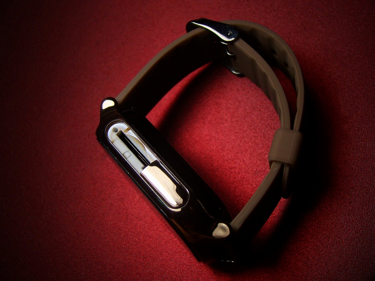 送给孩子的礼物 爱华小贝贝儿童定位手表