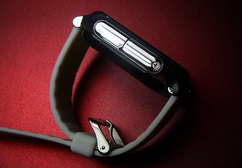 送给孩子的礼物 爱华小贝贝儿童定位手表