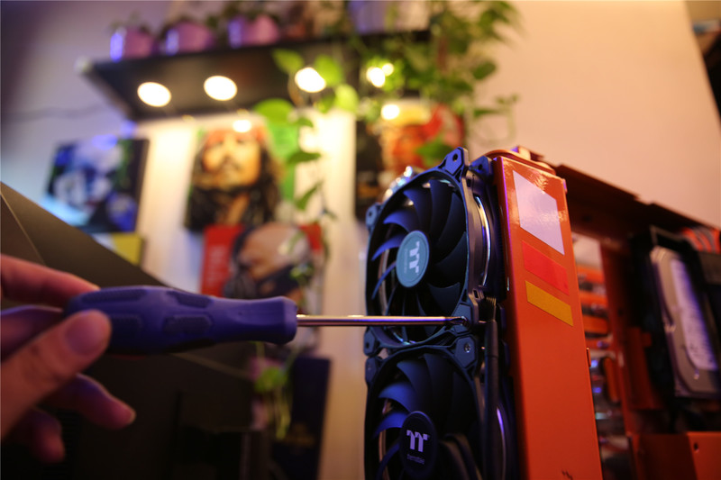 炫酷 RGB灯效，TT Riing RGB三风扇套装开箱展示