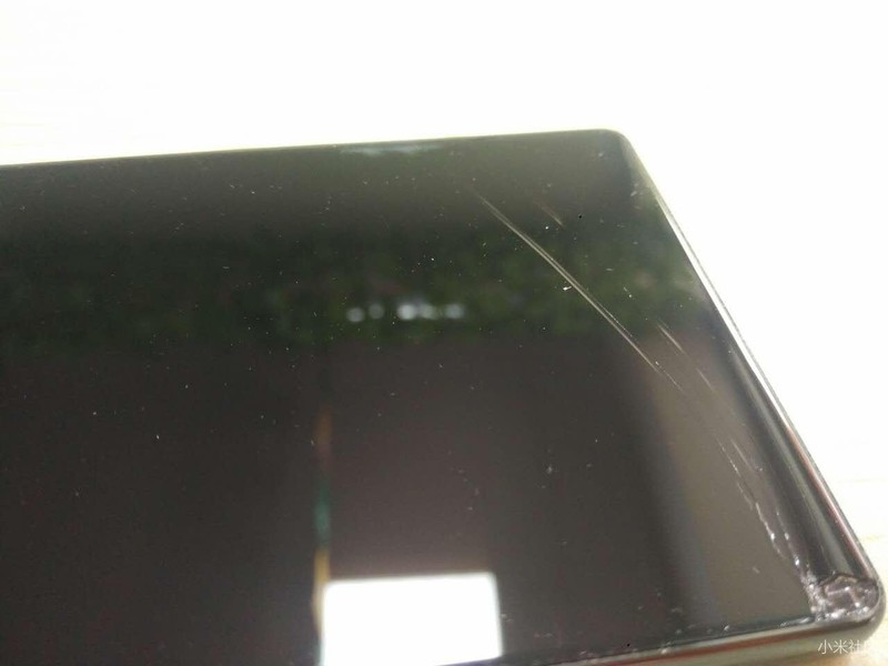 50分钟前入手不满一个月的小米MIX受伤了