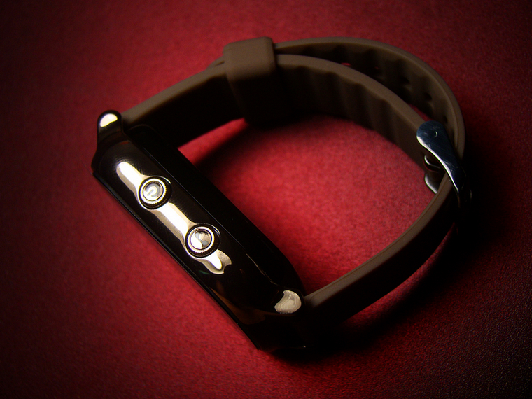 送给孩子的礼物 爱华小贝贝儿童定位手表