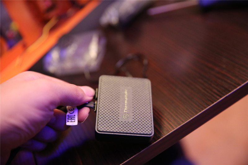 炫酷 RGB灯效，TT Riing RGB三风扇套装开箱展示