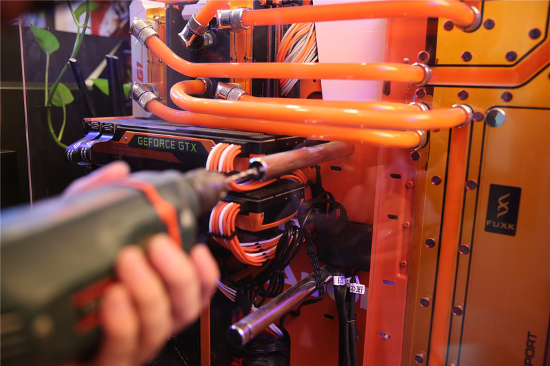 炫酷 RGB灯效，TT Riing RGB三风扇套装开箱展示