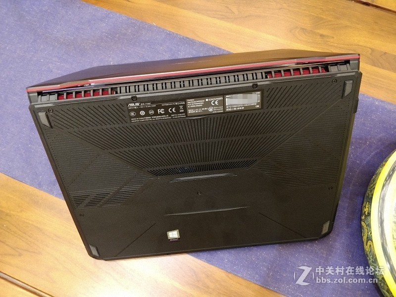 华硕飞行堡垒6游戏本——专为游戏玩家打造