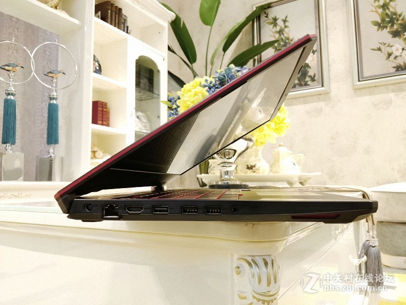 华硕飞行堡垒6游戏本——专为游戏玩家打造