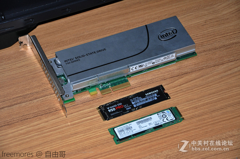 【非黑即白】三乘三棒M.2 SSD 大战 INTEL 750 1.2T。黑洞，黑色的明天在等着我们