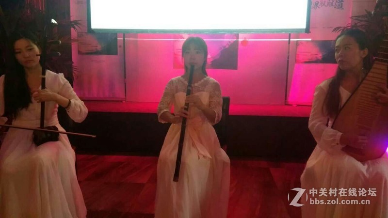 站在远处看星空体育平台，完美的舒适体验！————星空体育平台显示器回顾贴